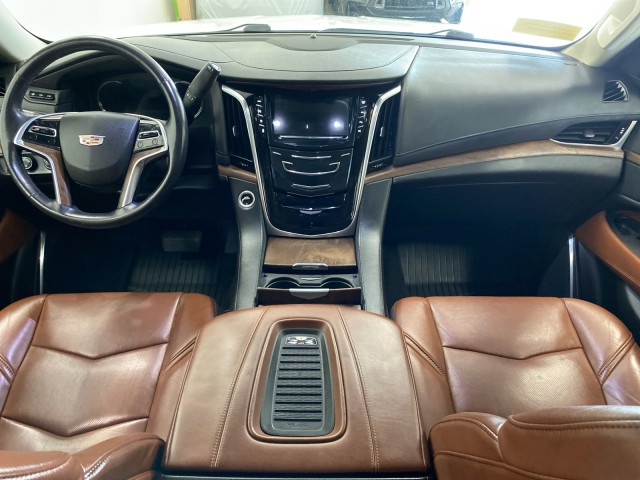 Vehicle image 11 of 24