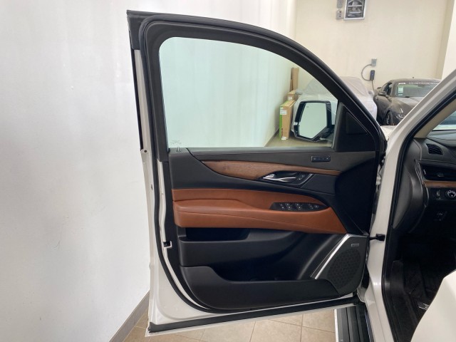 Vehicle image 14 of 24