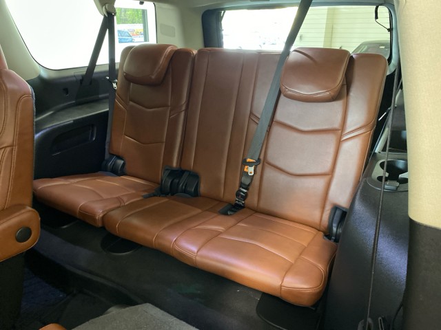Vehicle image 10 of 24