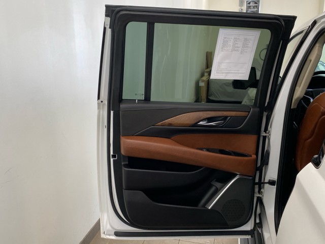 Vehicle image 8 of 24
