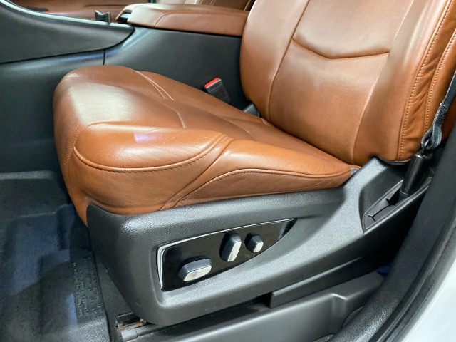 Vehicle image 16 of 24