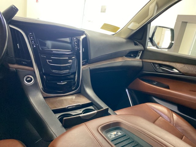 Vehicle image 13 of 24