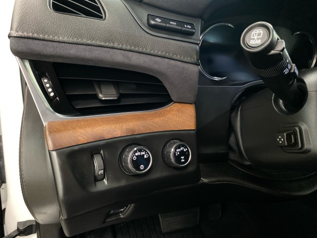 Vehicle image 17 of 24