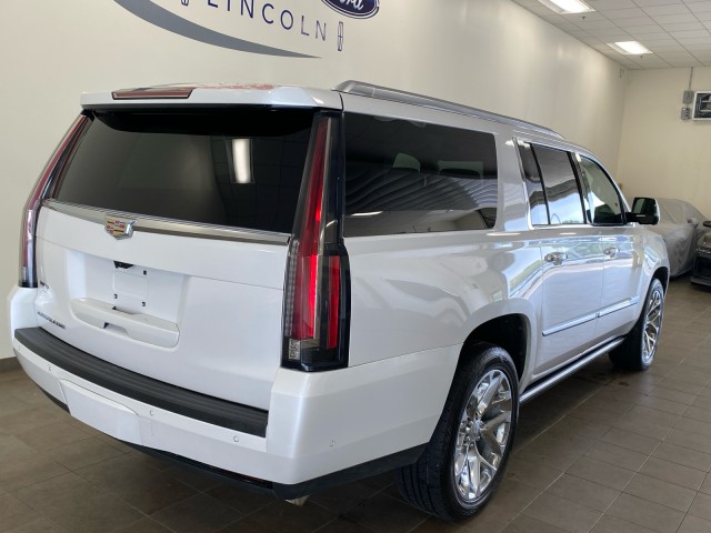 Vehicle image 4 of 24