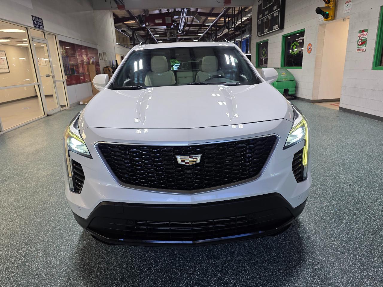 2019 Cadillac XT4 Sport Image 2 of 43