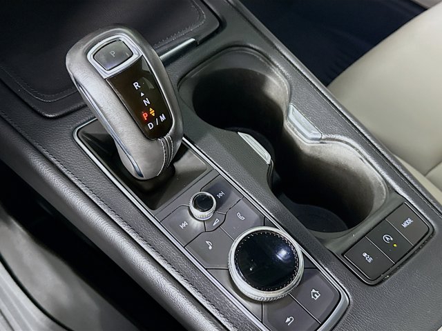 Vehicle image 19 of 34