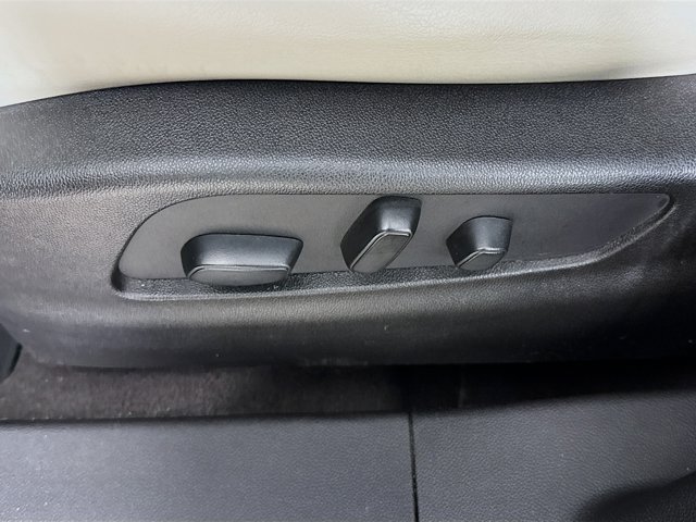 Vehicle image 22 of 34