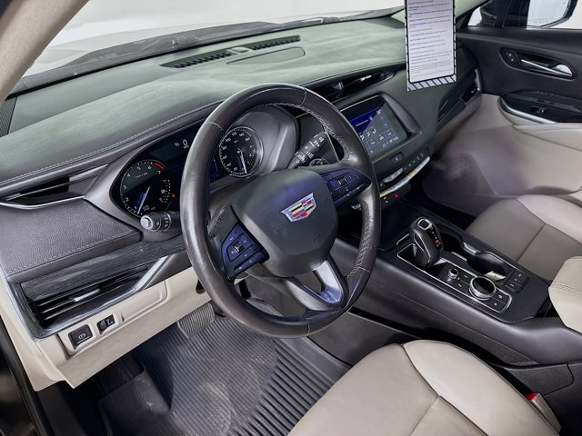 Vehicle image 10 of 34