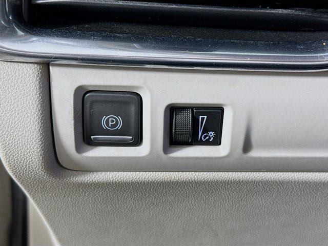 Vehicle image 11 of 34