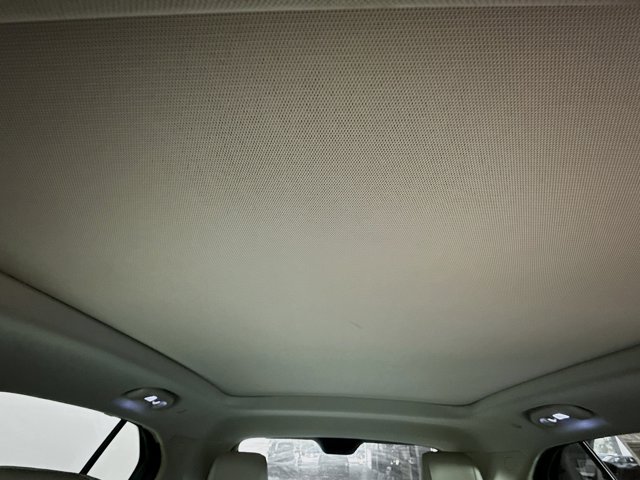 Vehicle image 25 of 34