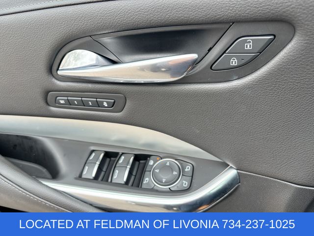 Vehicle image 23 of 34