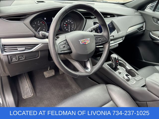 Vehicle image 10 of 34