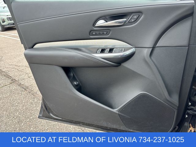 Vehicle image 22 of 34