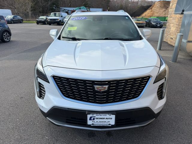 2019 Cadillac XT4 Premium Luxury Image 2 of 38
