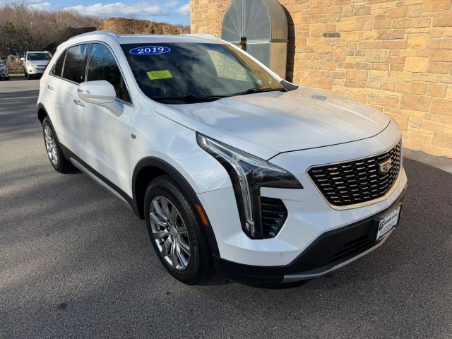 2019 Cadillac XT4 Premium Luxury Image 3 of 38