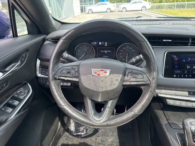 Vehicle image 17 of 21