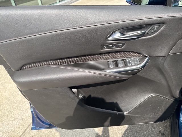 Vehicle image 10 of 21