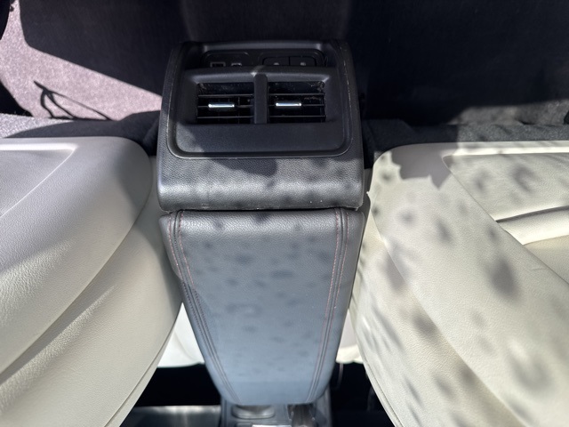 Vehicle image 15 of 21