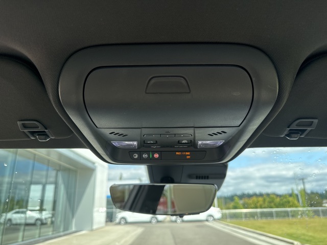 Vehicle image 19 of 21