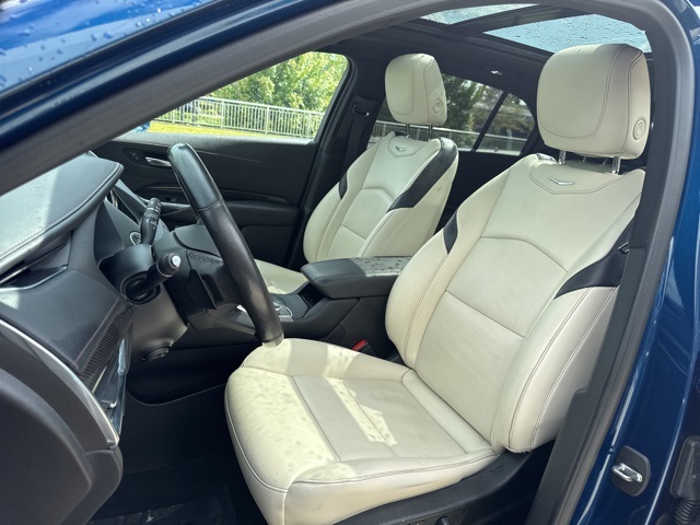 Vehicle image 11 of 21