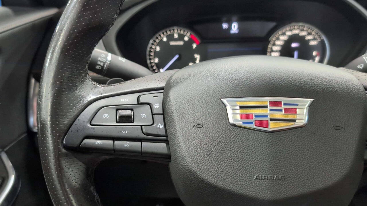 Vehicle image 33 of 40