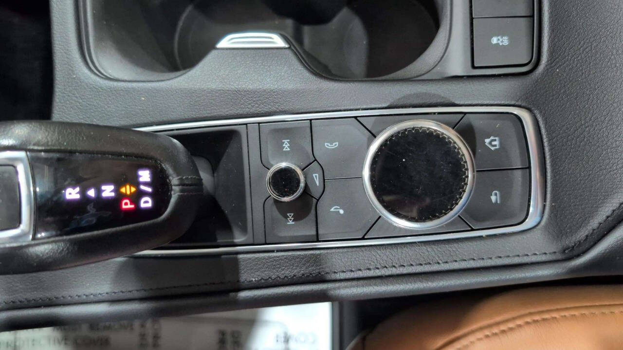 Vehicle image 21 of 40