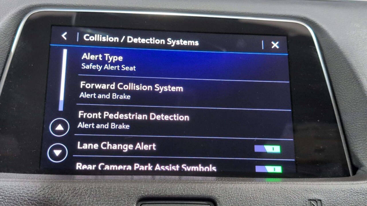 Vehicle image 22 of 40