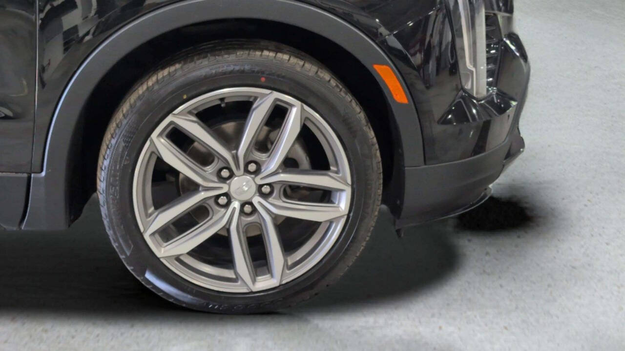 Vehicle image 10 of 40