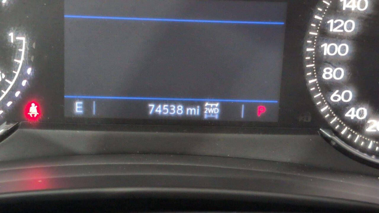 Vehicle image 18 of 40