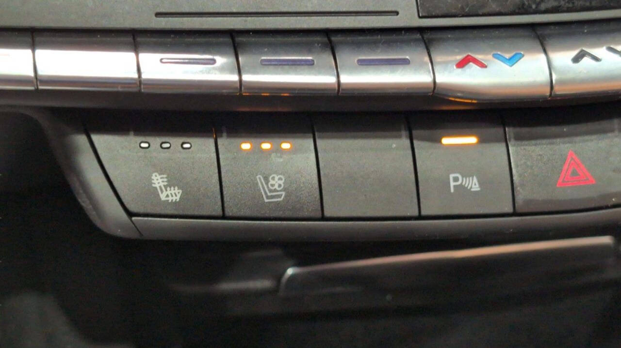 Vehicle image 23 of 40