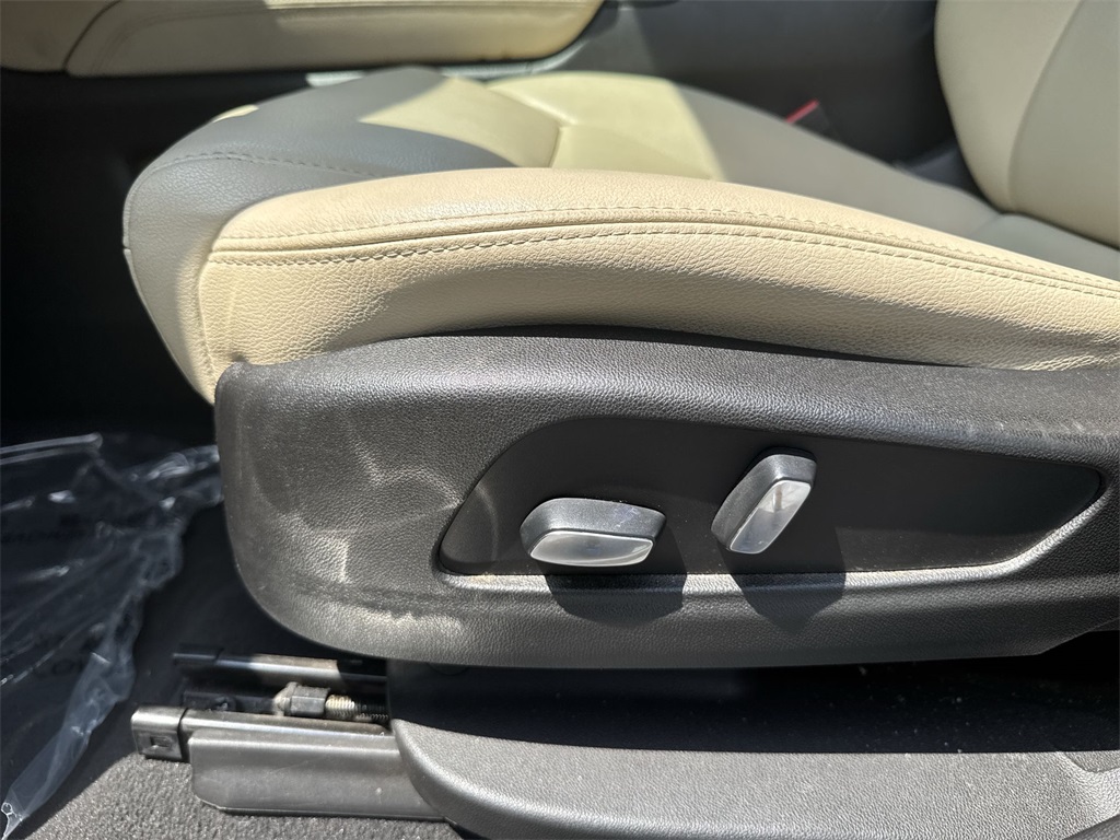 Vehicle image 31 of 35