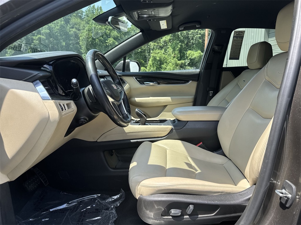 Vehicle image 33 of 35