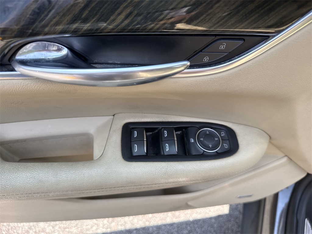 Vehicle image 25 of 35