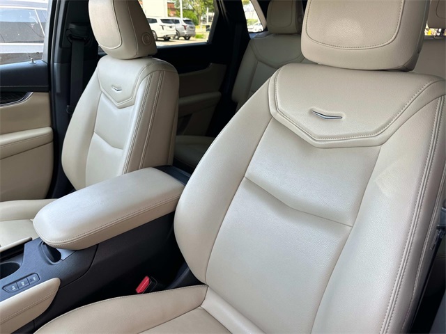 Vehicle image 21 of 44