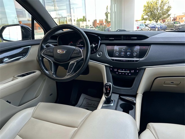 Vehicle image 23 of 44