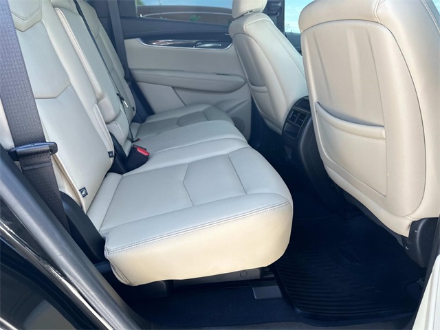 Vehicle image 13 of 44
