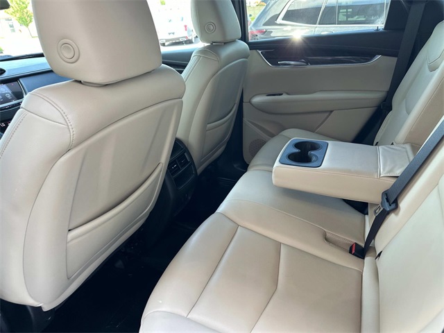 Vehicle image 17 of 44