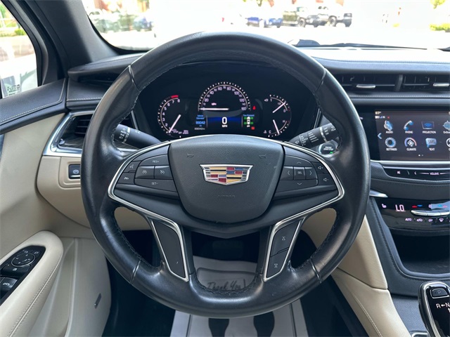 Vehicle image 40 of 44