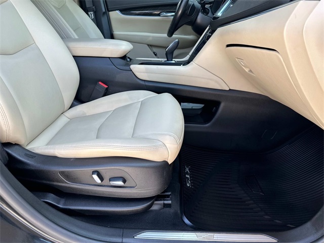Vehicle image 19 of 44