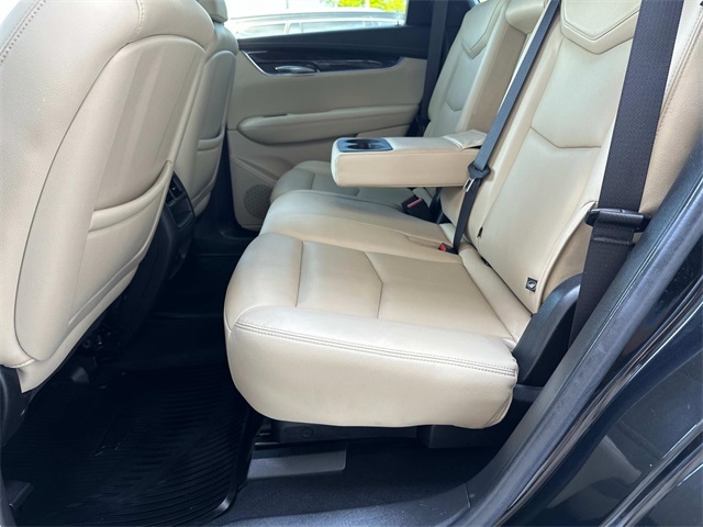 Vehicle image 16 of 44