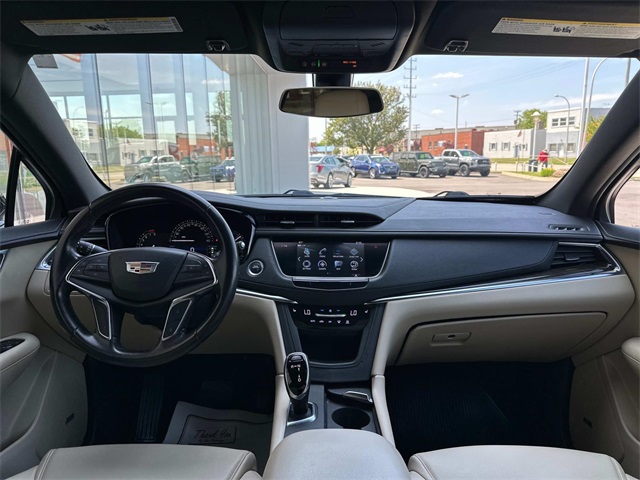 Vehicle image 22 of 44