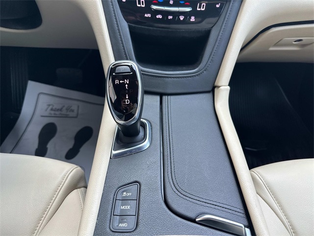 Vehicle image 32 of 44