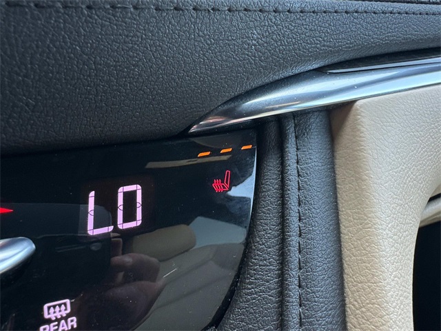 Vehicle image 42 of 44