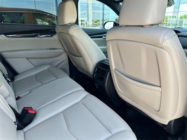 Vehicle image 14 of 44