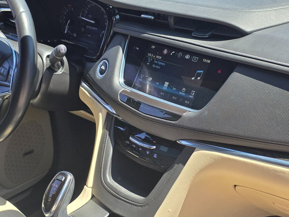 Vehicle image 14 of 49