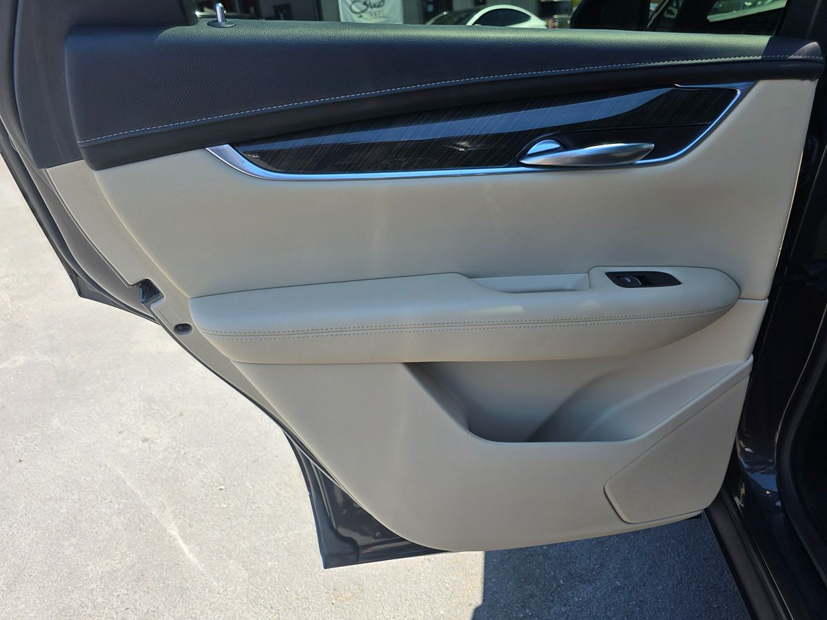 Vehicle image 28 of 49