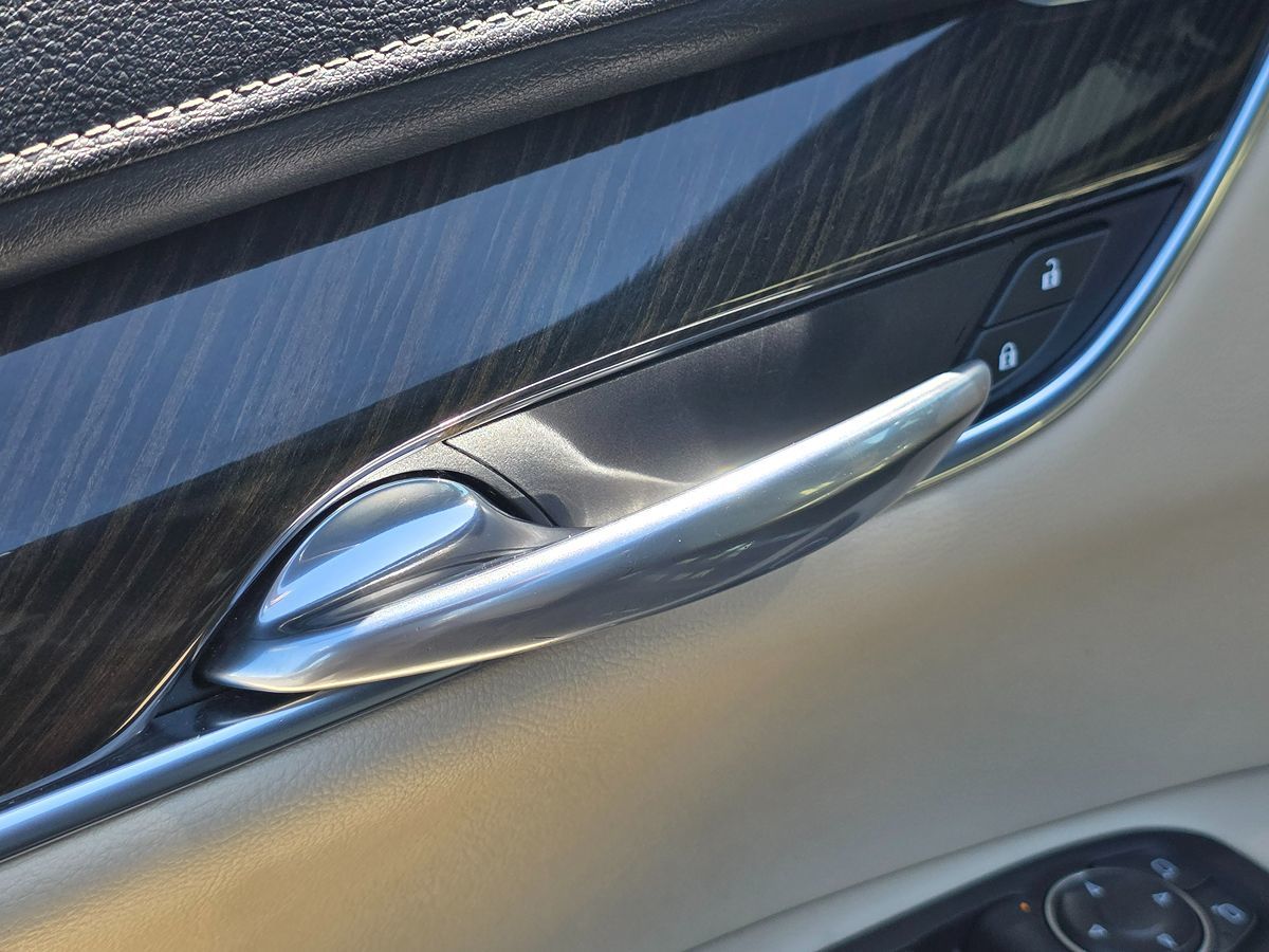Vehicle image 31 of 49