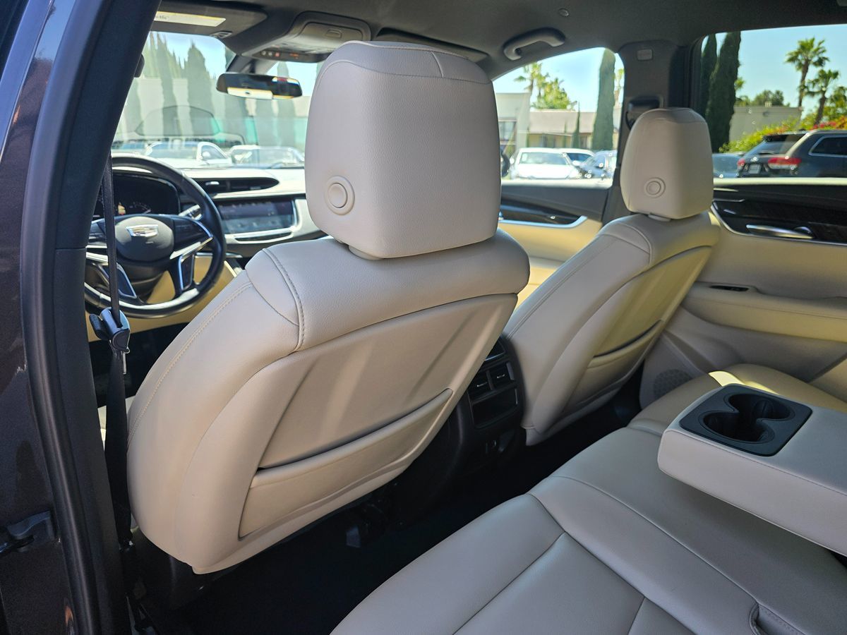 Vehicle image 27 of 49