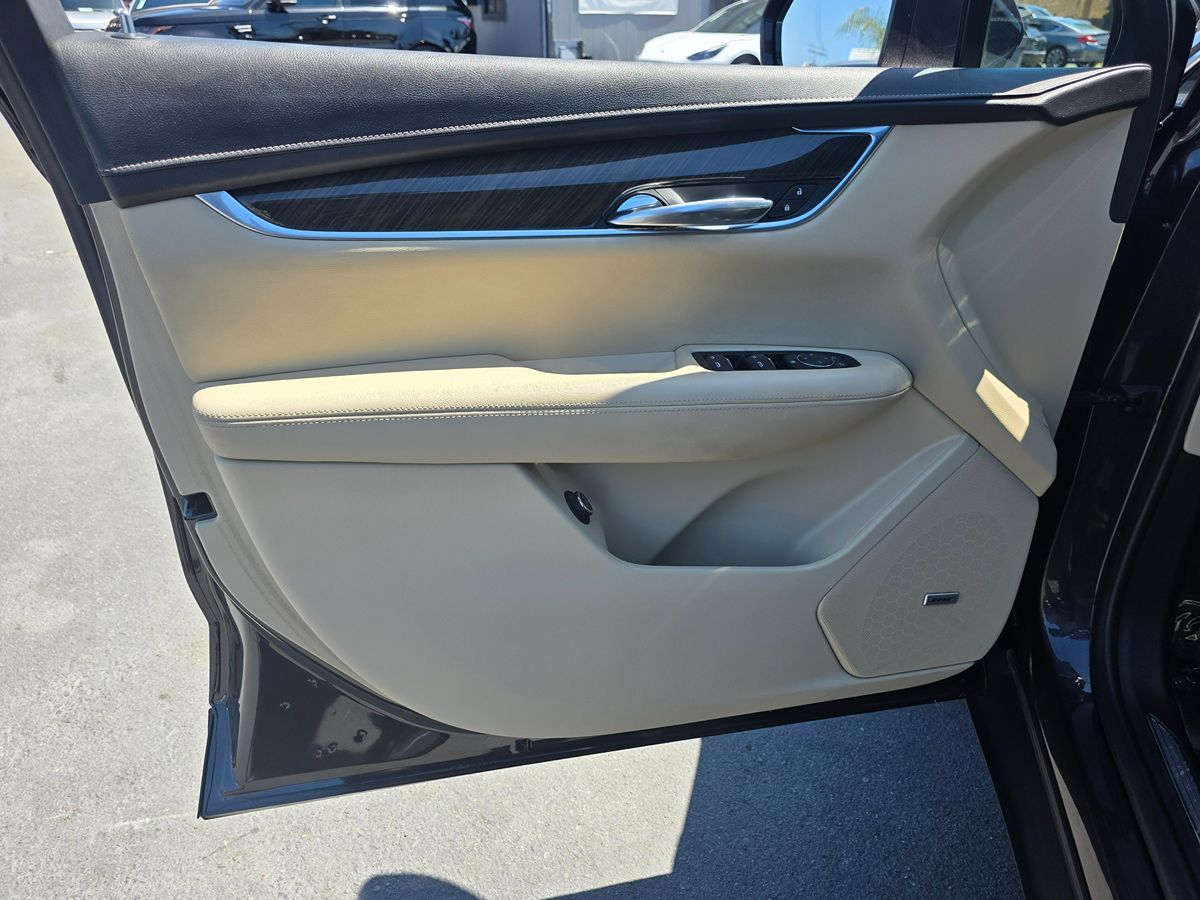 Vehicle image 29 of 49