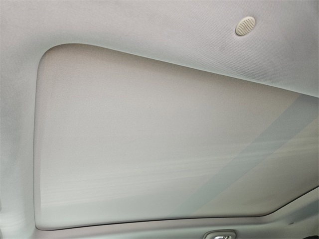Vehicle image 25 of 31